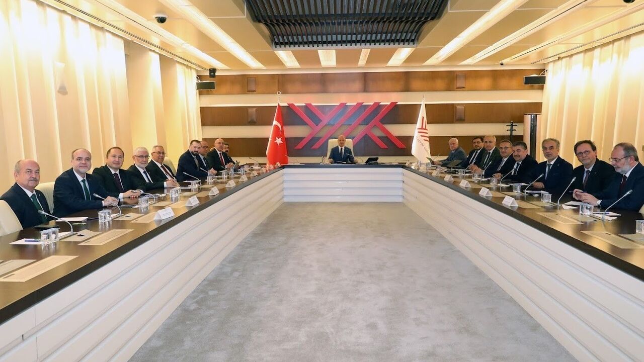 Ege Üniversitesi Rektörü Prof. Dr. Musa Alcı mazbatasını YÖK'te aldı