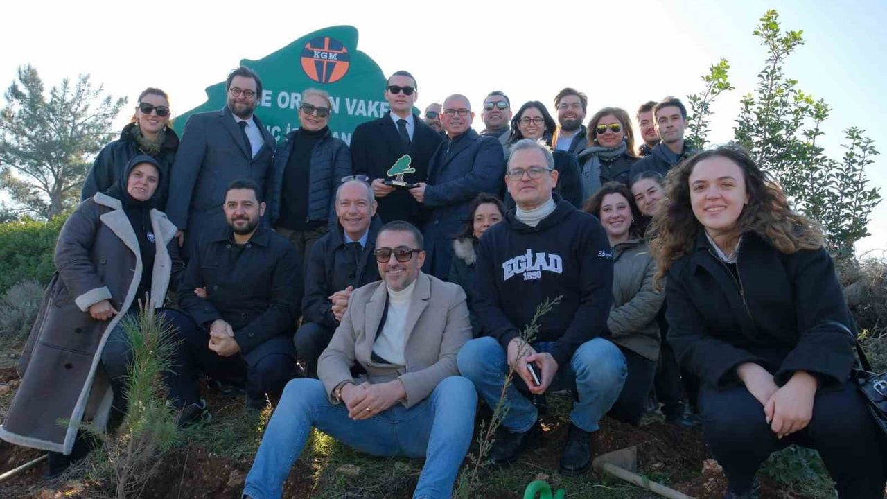 EGİAD 35. yılında İzmir-Çeşme Otoyolunda 2.150 fidan dikti