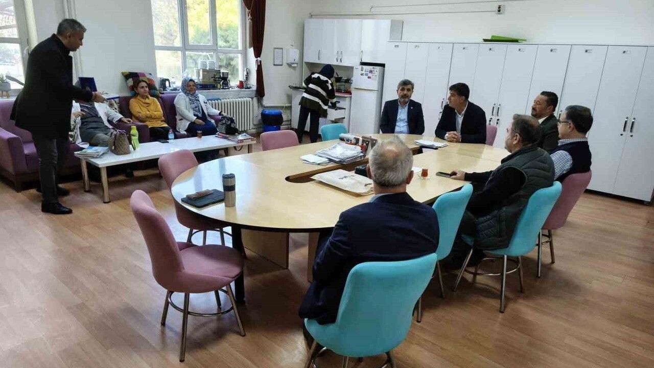 Eğitim-Bir-Sen Manisa 1 No’lu Şube Şehzadeler’de Okulları Ziyaret Etti: Sorunlar ve Çözüm Önerileri Görüşüldü