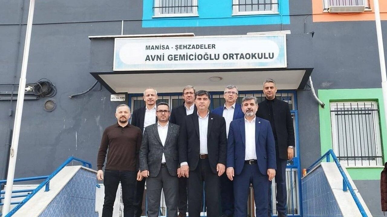 Eğitim-Bir-Sen Manisa 1 No’lu Şube, Şehzadeler ve Soma'da eğitim çalışanlarıyla buluştu