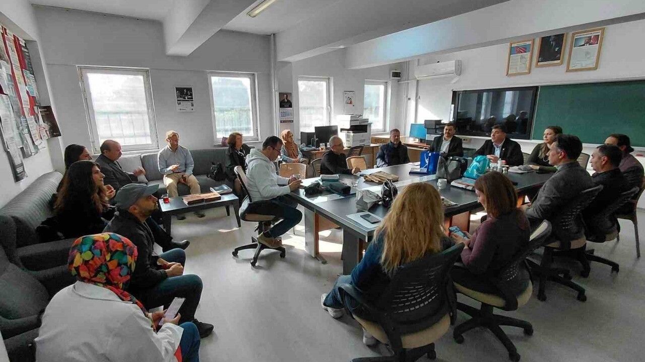 Eğitim-Bir-Sen Manisa 1 No’lu Şubesi Yunusemre’de Üç Okulda Eğitim Çalışanlarıyla Buluştu