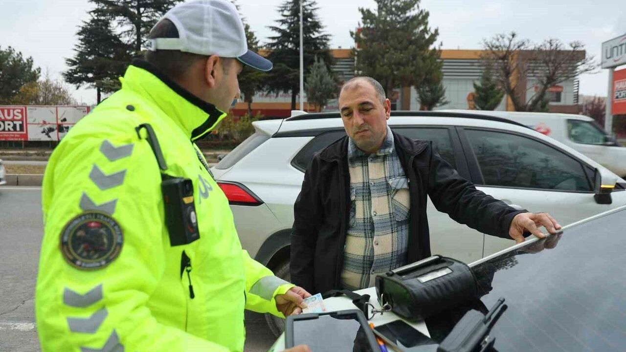 Elazığ'da dron destekli trafik denetimlerinde kurallara uymayan sürücülere ceza