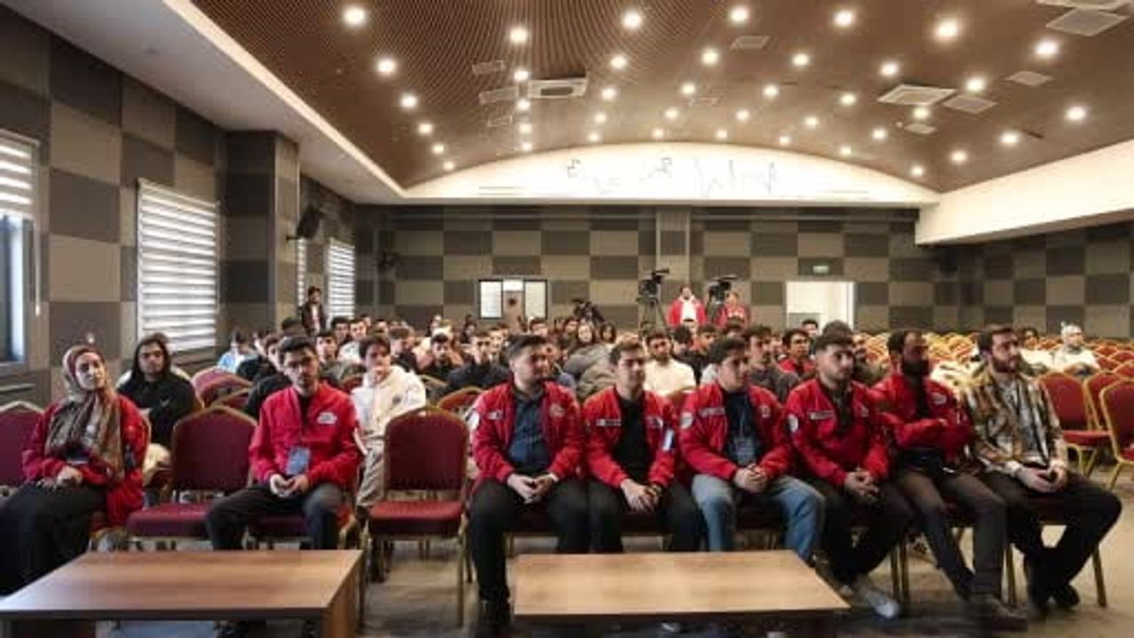 Elazığ'da gençlere proje yazma eğitimi: Fırat Üniversitesi'nde 200'ün üzerinde başvuru