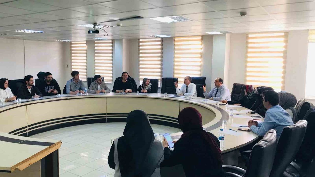 Elazığ'da halk sağlığı hizmetleri değerlendirme toplantısı: birinci basamak ve koruyucu sağlık ön planda