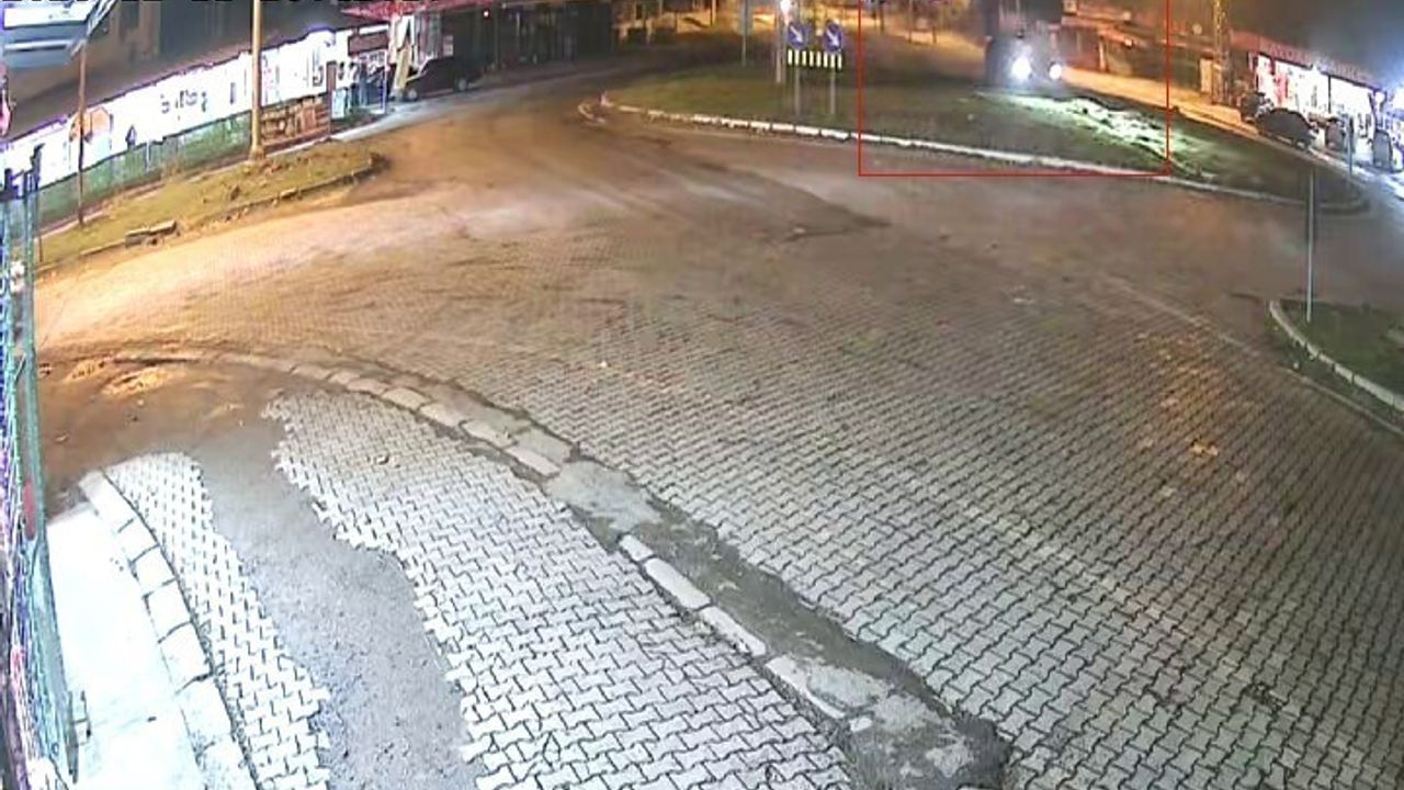 Elazığ'da otomobil kavşaktaki refüje çıktı: 1 kişi yaralandı