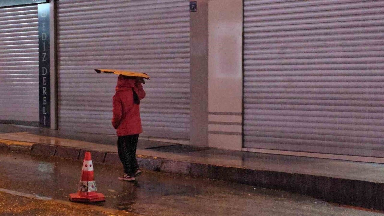 Elazığ'da sağanak yağış: Meteoroloji 13. Bölge Müdürlüğü uyarısı sonrası etkili yağış