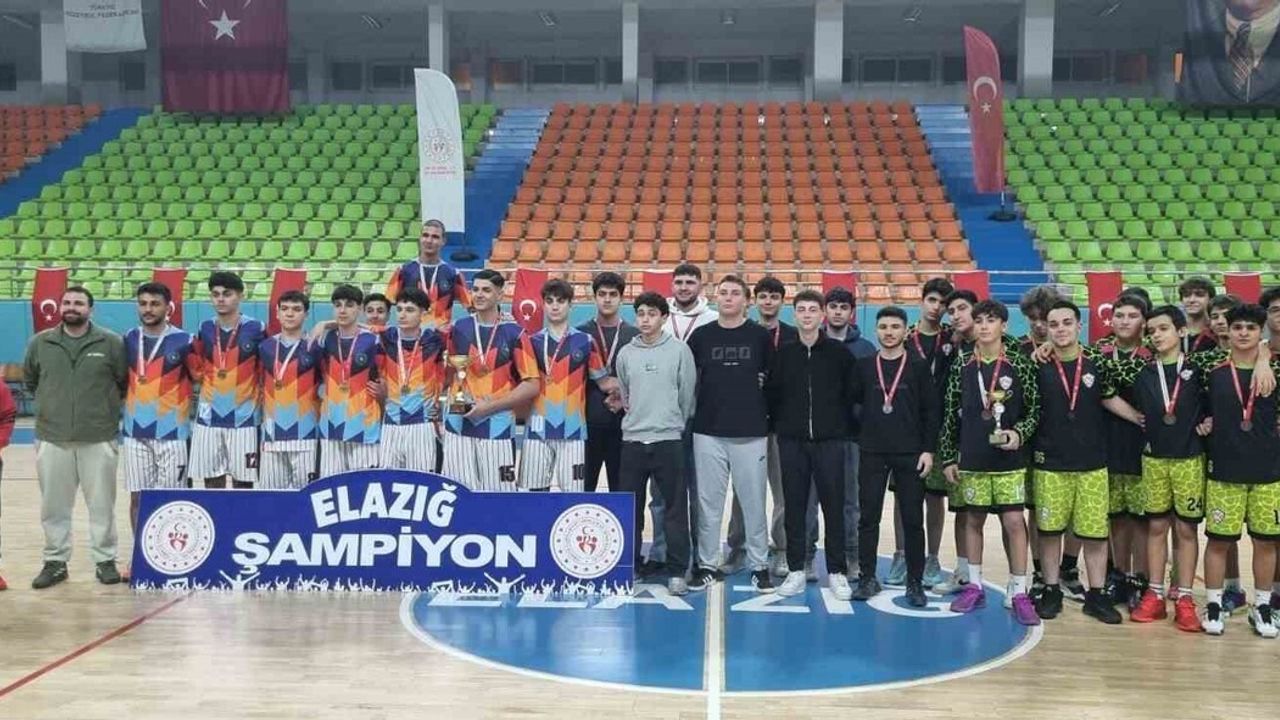 Elazığ'da U18 Erkekler Basketbol Müsabakaları sona erdi: Gençlik Merkezi Spor Kulübü A Takımı şampiyon