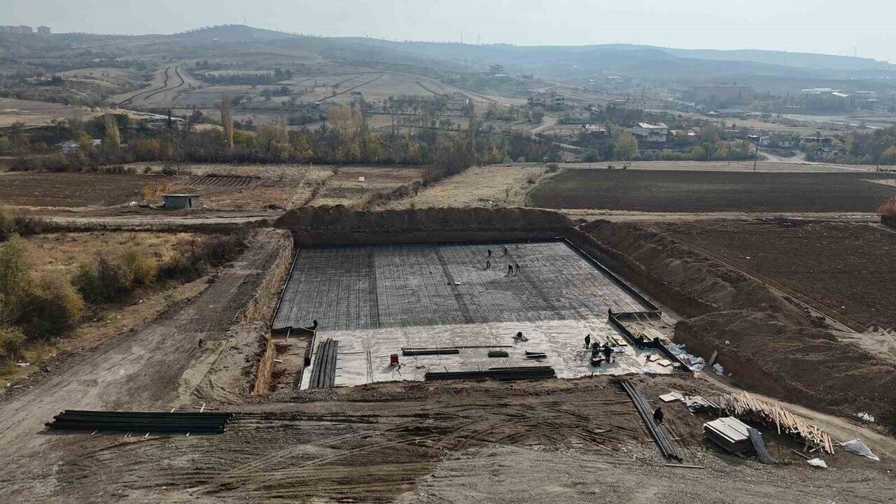 Elazığ'da yarı olimpik kapalı yüzme havuzu inşaatı başladı