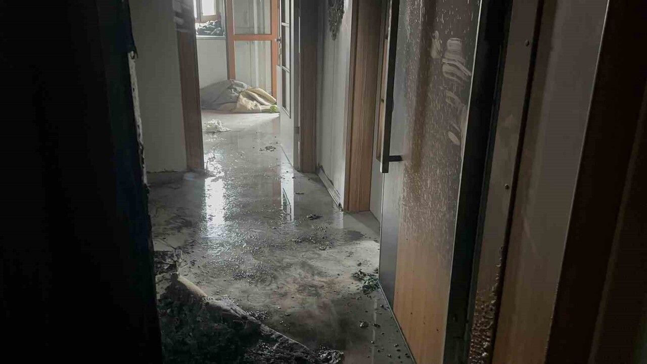 Elazığ Güneykent'te priz kaynaklı yangın: 9 kişi dumandan etkilendi