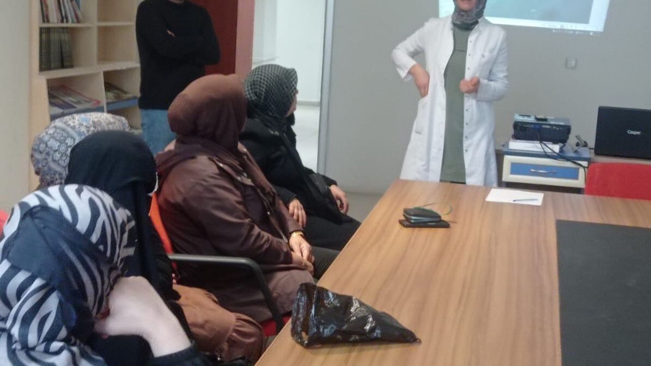 Elazığ İl Sağlık Müdürlüğü vatandaşları erken teşhis ve sağlıklı yaşam konusunda bilgilendiriyor