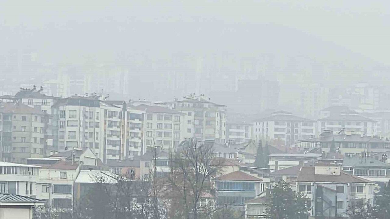 Elazığ'ın yüksek kesimlerinde sis etkili; görüş mesafesi yer yer 5 metreye düştü
