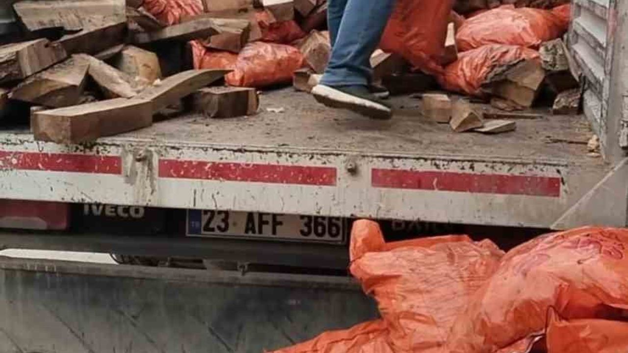Elazığ Yetimler Vakfı’ndan İhtiyaç Sahibi Ailelere Toplam 1 Ton Yakacak Desteği