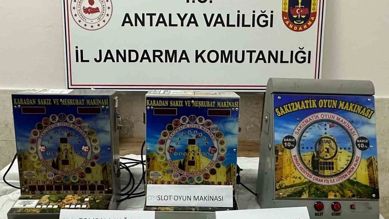 Elmalı'da sakızmatik ile kumar operasyonu: İki şüpheli yakalandı