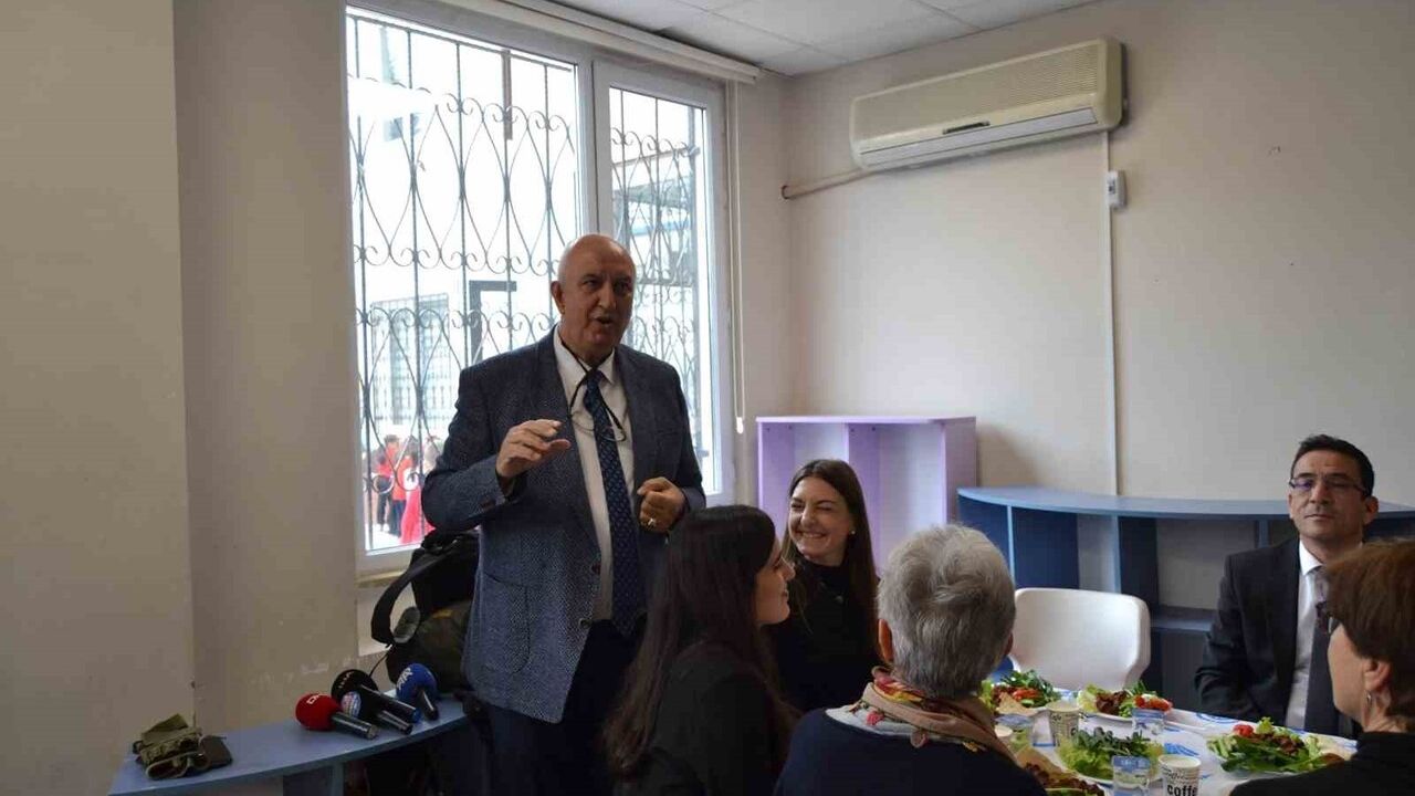 Erasmus+ kapsamında İtalyan öğretmenler Mudanya Mütareke İlkokulu'nda sürdürülebilirlik çalışmalarını inceledi