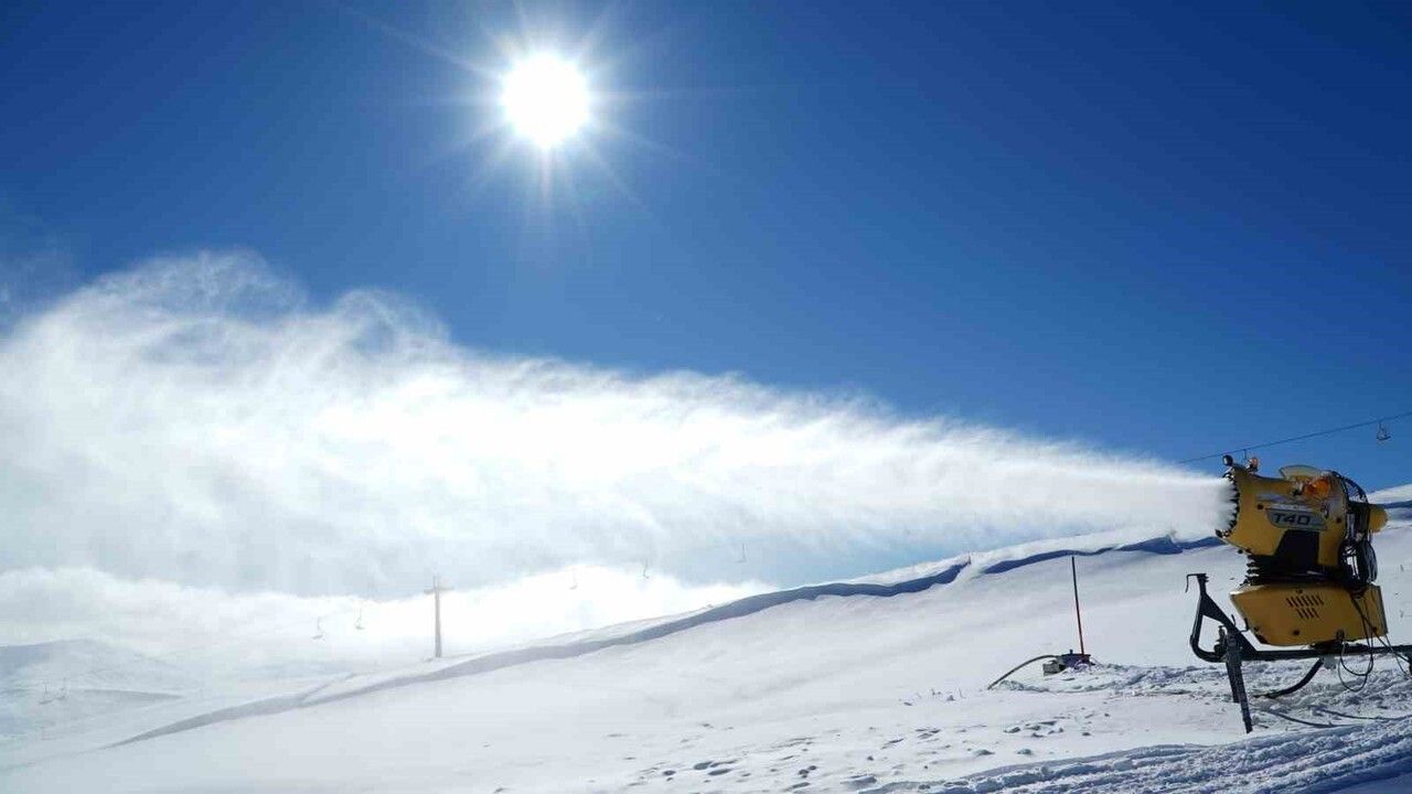 Erciyes, Türkiye’nin en gelişmiş yapay karlama sistemiyle pistleri sezona hazırlıyor