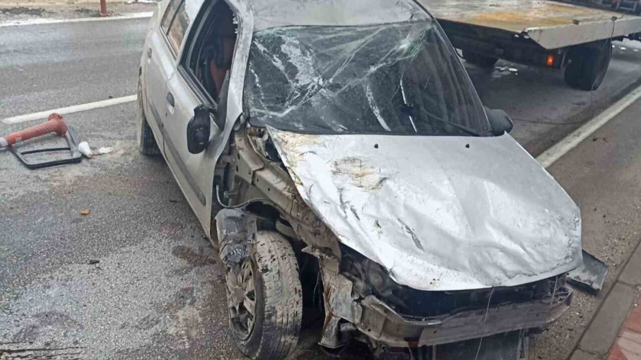Erdemli'de kontrolden çıkan otomobil takla attı, sürücü yaralandı