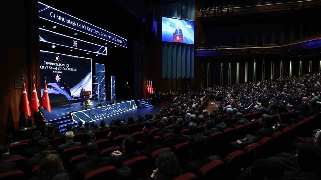 Erdoğan: "Filistin halkının yanında eğilmeden, bükülmeden dimdik duruyoruz" — Cumhurbaşkanlığı Kültür ve Sanat Büyük Ödülleri sahiplerini buldu