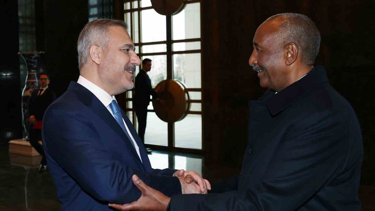 Erdoğan, Sudan Egemenlik Konseyi Başkanı Abdelfettah el Burhan’ı resmi törenle karşıladı