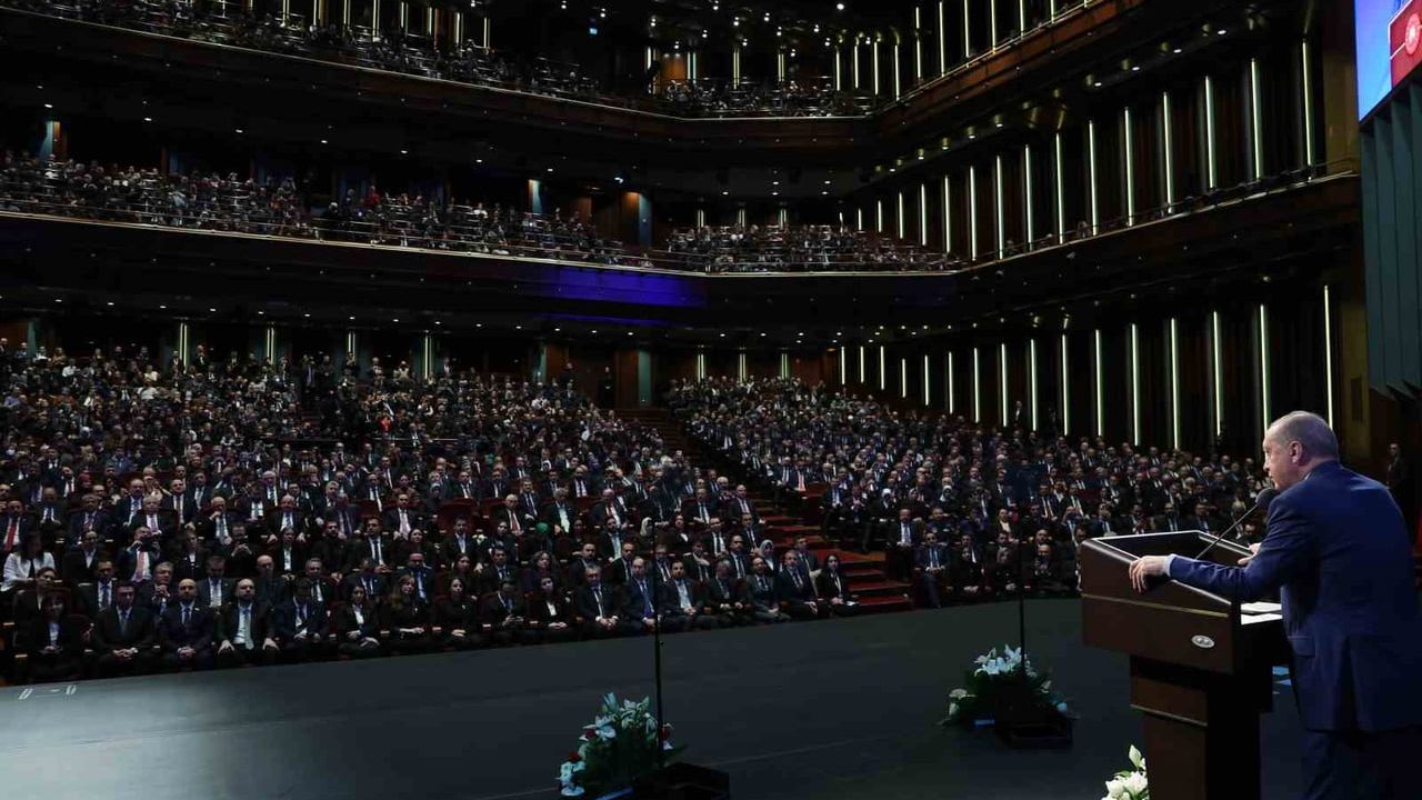 Erdoğan: Türkiye 2028-2029'da bölgesinin veri üssü konumuna yükselecek