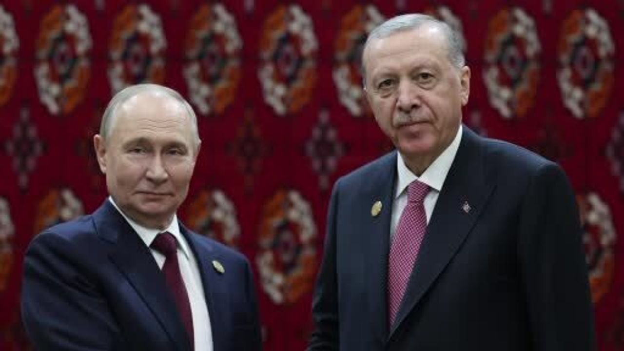 Erdoğan ve Putin'in Aşkabat'taki görüşmesi başladı