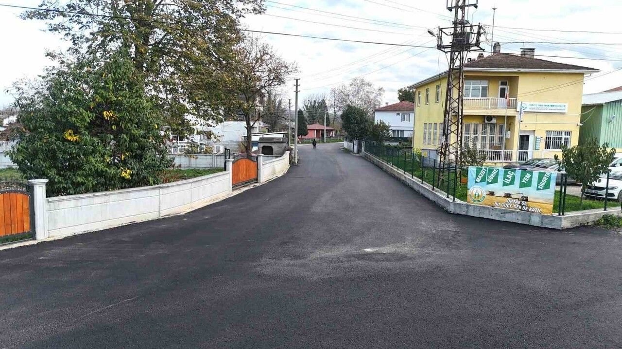 Erenler'de Asfalt Seferberliği: Kayalar Reşitbey Mahallesi'nde Merkez Sokak Yenileniyor