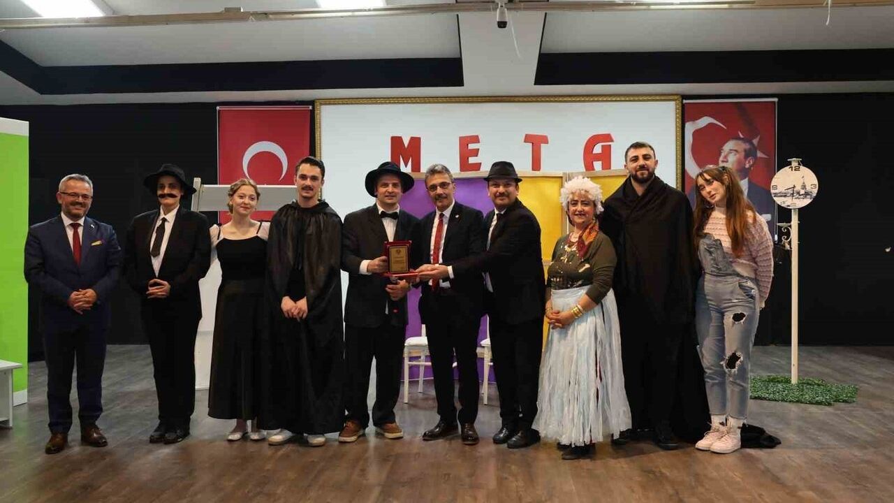 Erenler'de 'Fadıl & Faik Yanlış Anlama' oyunu sahnelendi