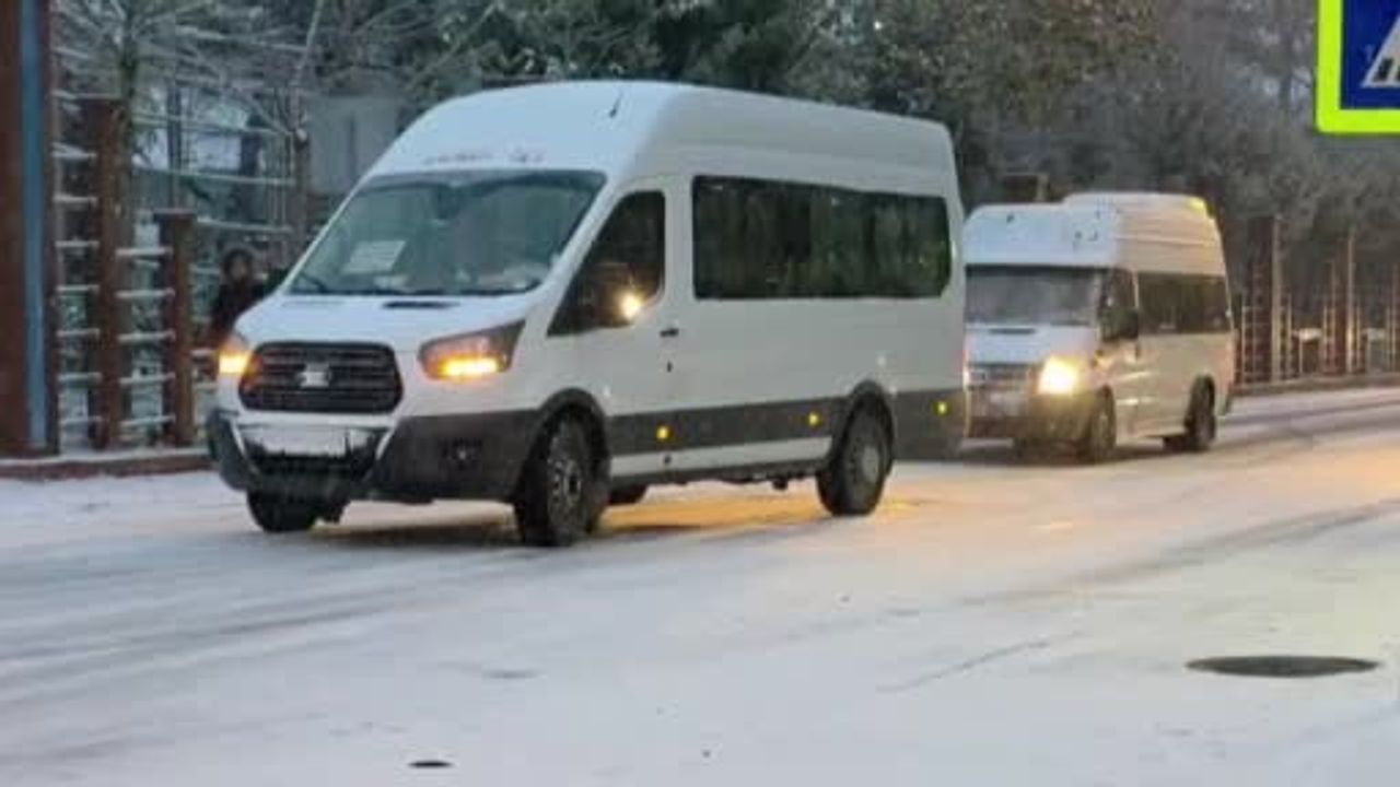 Ergani'de kar sonrası gizli buzlanma ulaşımı aksattı