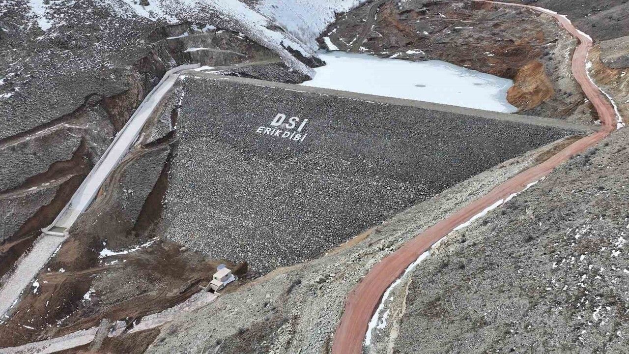 Erikdibi Göleti inşaatı sürüyor; 2 bin 940 dekar tarım arazisi sulanacak