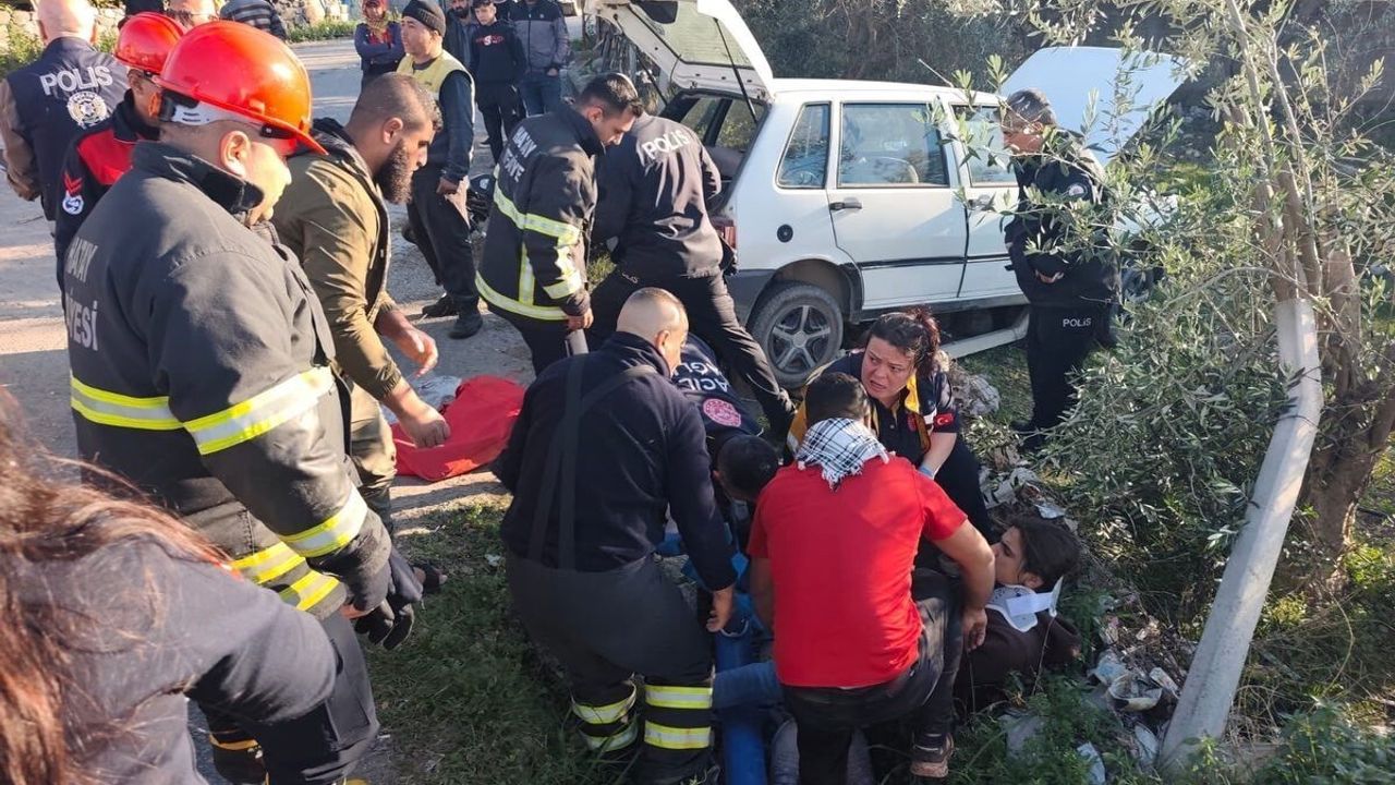 Erzin'de otomobil bahçeye uçtu: 3 kişi yaralandı