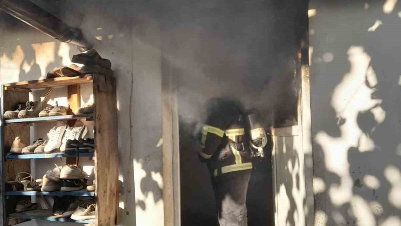 Erzin'de tek katlı müstakil evde çıkan yangın kontrol altına alındı