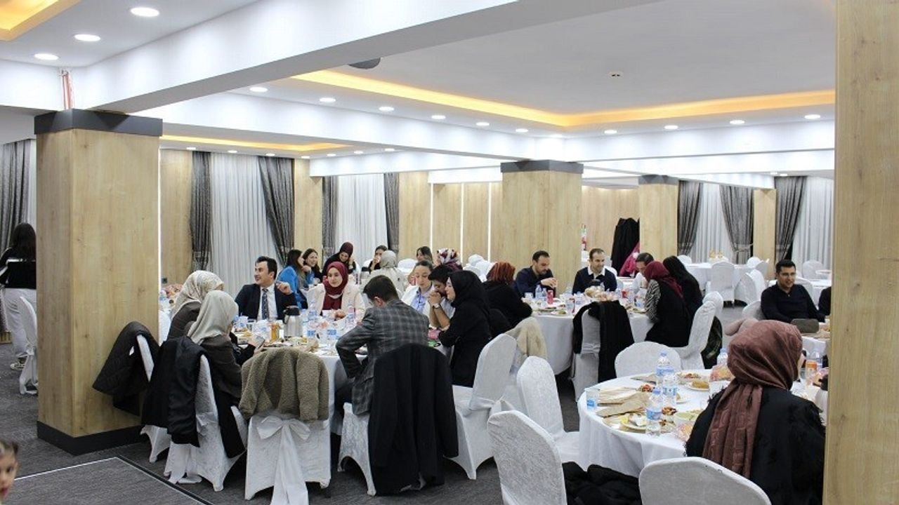 Erzincan Adliyesi'nde HSK Kararnamesiyle Tayini Çıkan Hâkim ve Savcı İçin Veda Yemeği