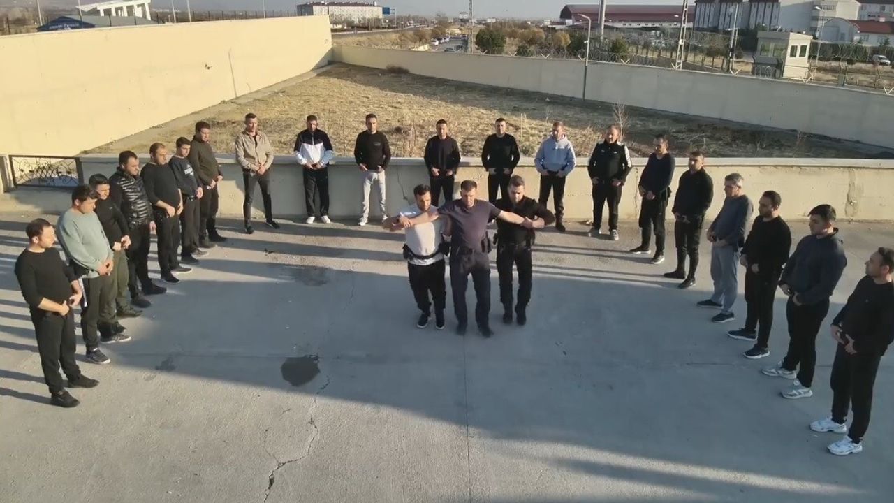 Erzincan'da Bekçilere Yönelik 'Çarşı ve Mahalle Bekçisi Uygulama Eğitimi Kursu' Düzenlendi