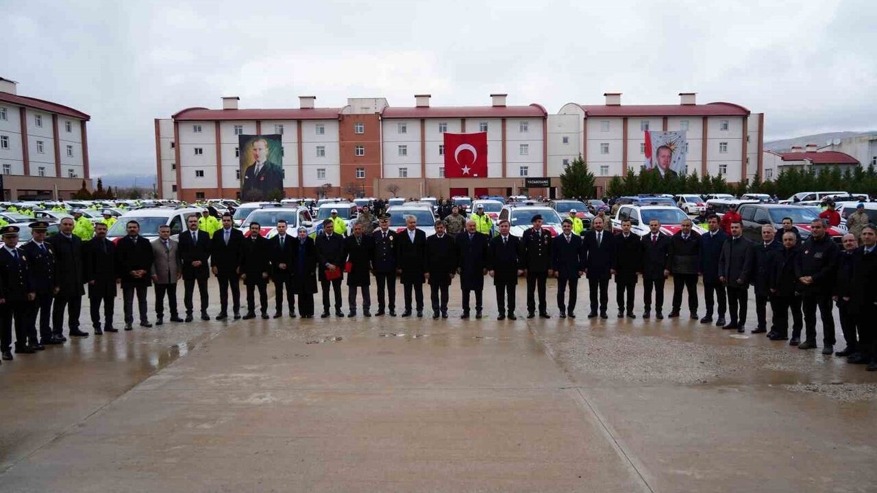 Erzincan'da Emniyet ve Jandarma'ya 122 Yeni Hizmet Aracı Teslim Edildi