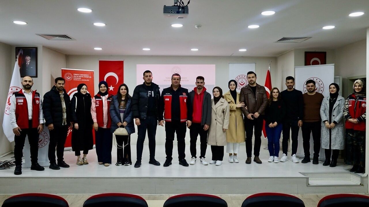 Erzincan'da Evlenecek Gençlere Destek Projesi Kapsamında Çiftler Tebrik Edildi