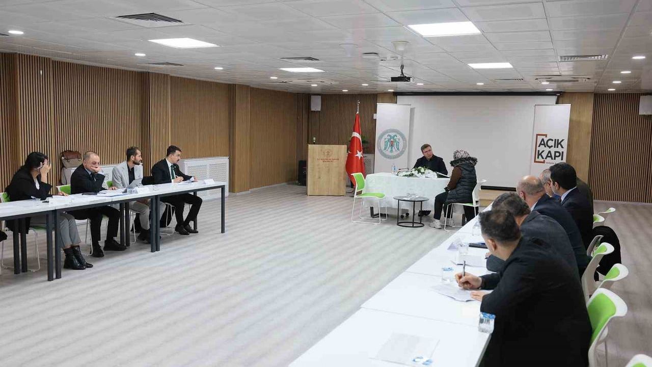 Erzincan'da Halk Günü Toplantısı: 52 Vatandaşın Talepleri Dinlendi, Hızlı Çözüm İçin Talimat Verildi