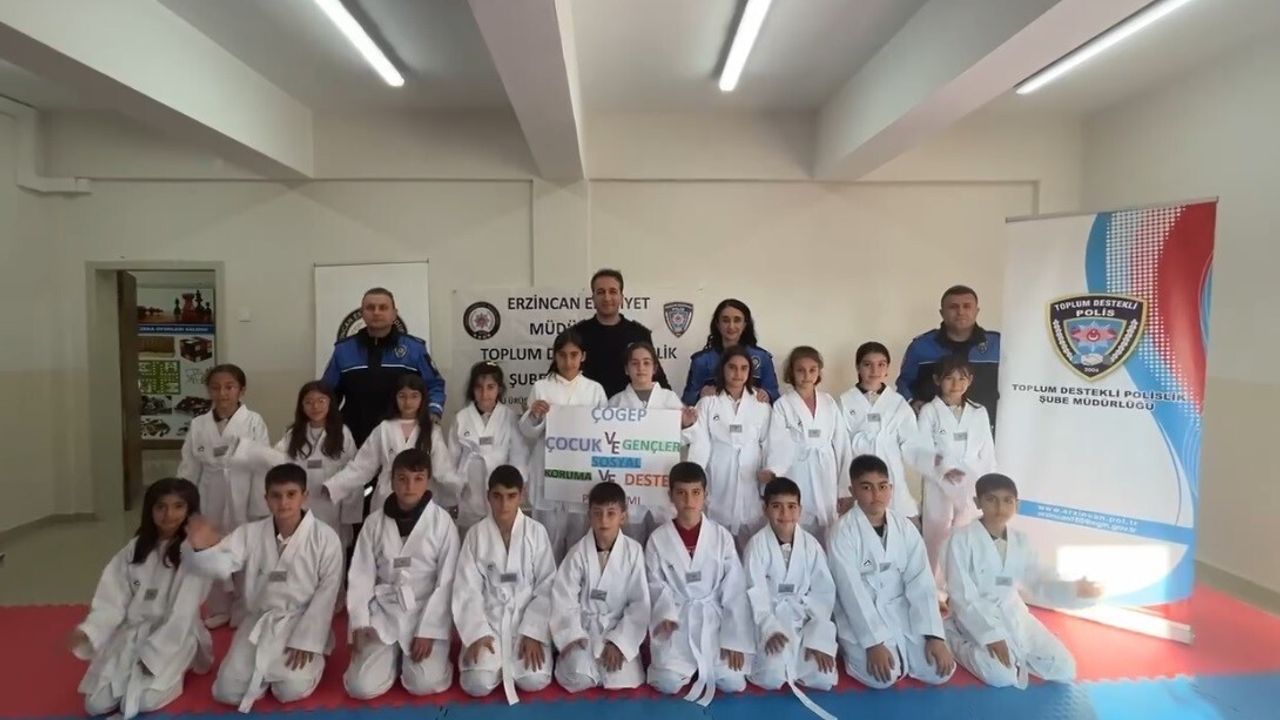 Erzincan'da 'Hep Birlikte Aileyiz' Projesiyle 20 Öğrenciye Tekvando Kıyafeti ve Kurs Desteği