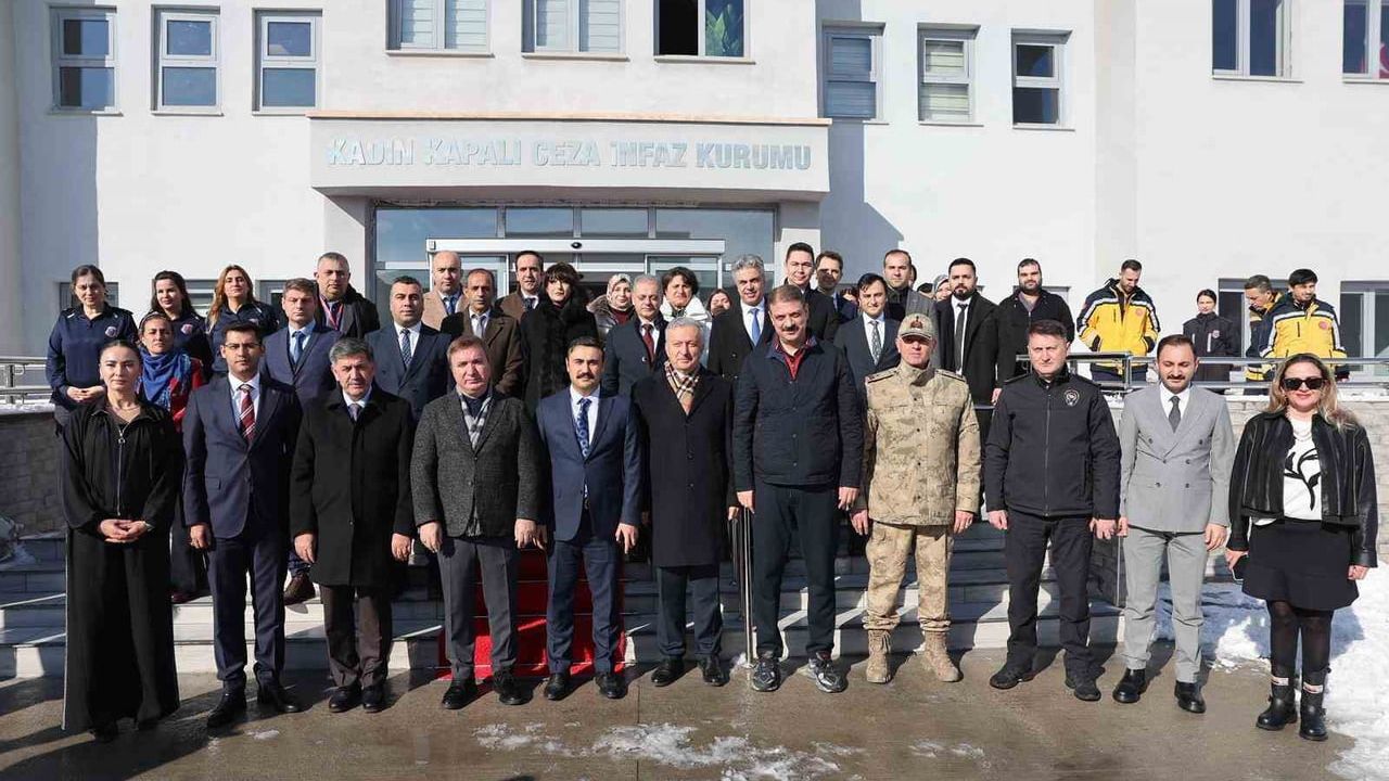 Erzincan'da hükümlü kadınların el emeği ürünleri sergilendi