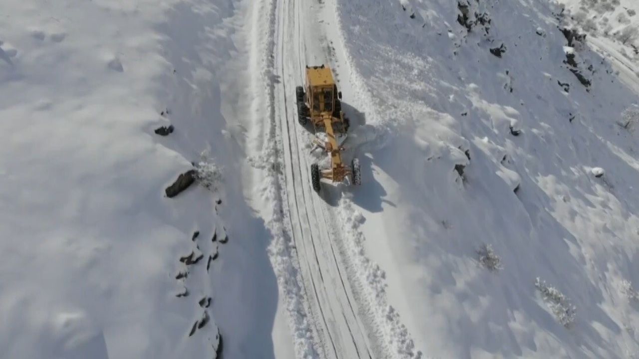 Erzincan'da kar ve tipinin ardından 12 köy yolu ulaşıma açıldı