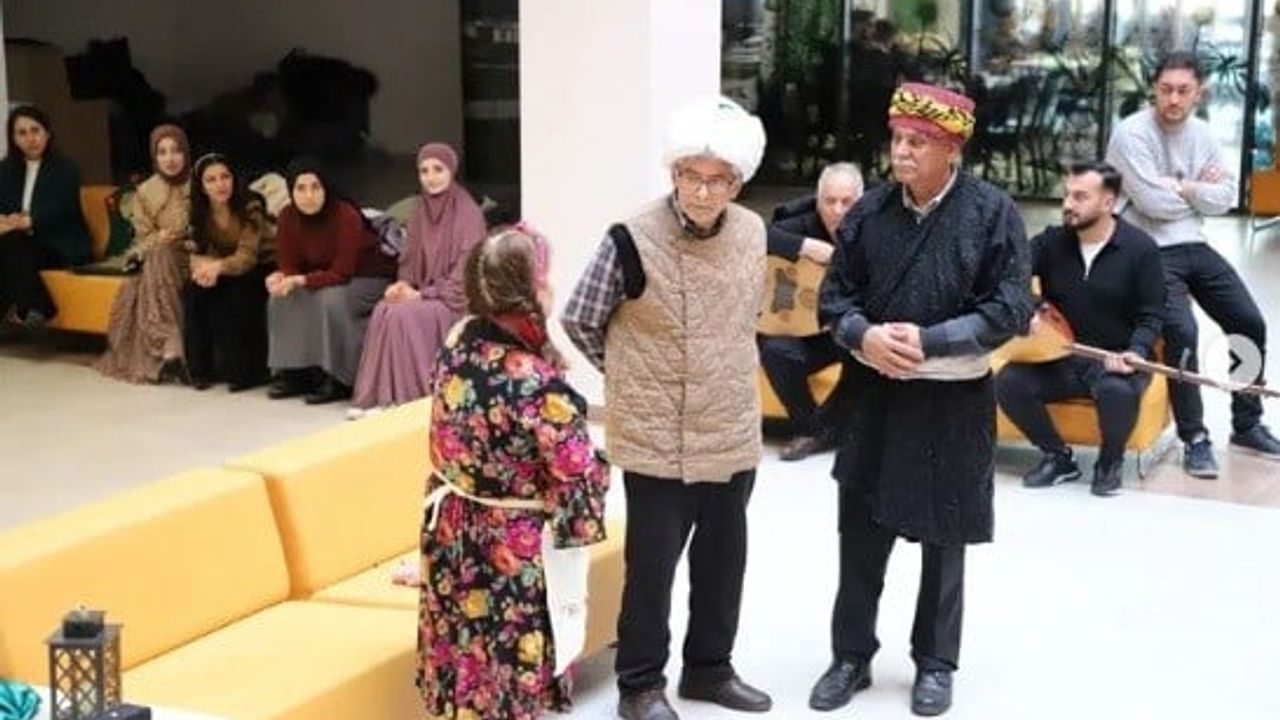 Erzincan'da 'Kuşaklararası Masal ve Tiyatro' Etkinliği: Nesiller Tiyatro Sahnesinde Buluştu