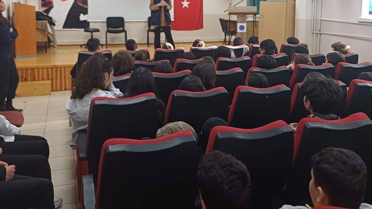 Erzincan'da Öğrencilere SİBERAY Kapsamında Siber Suçlarla Mücadele Eğitimi