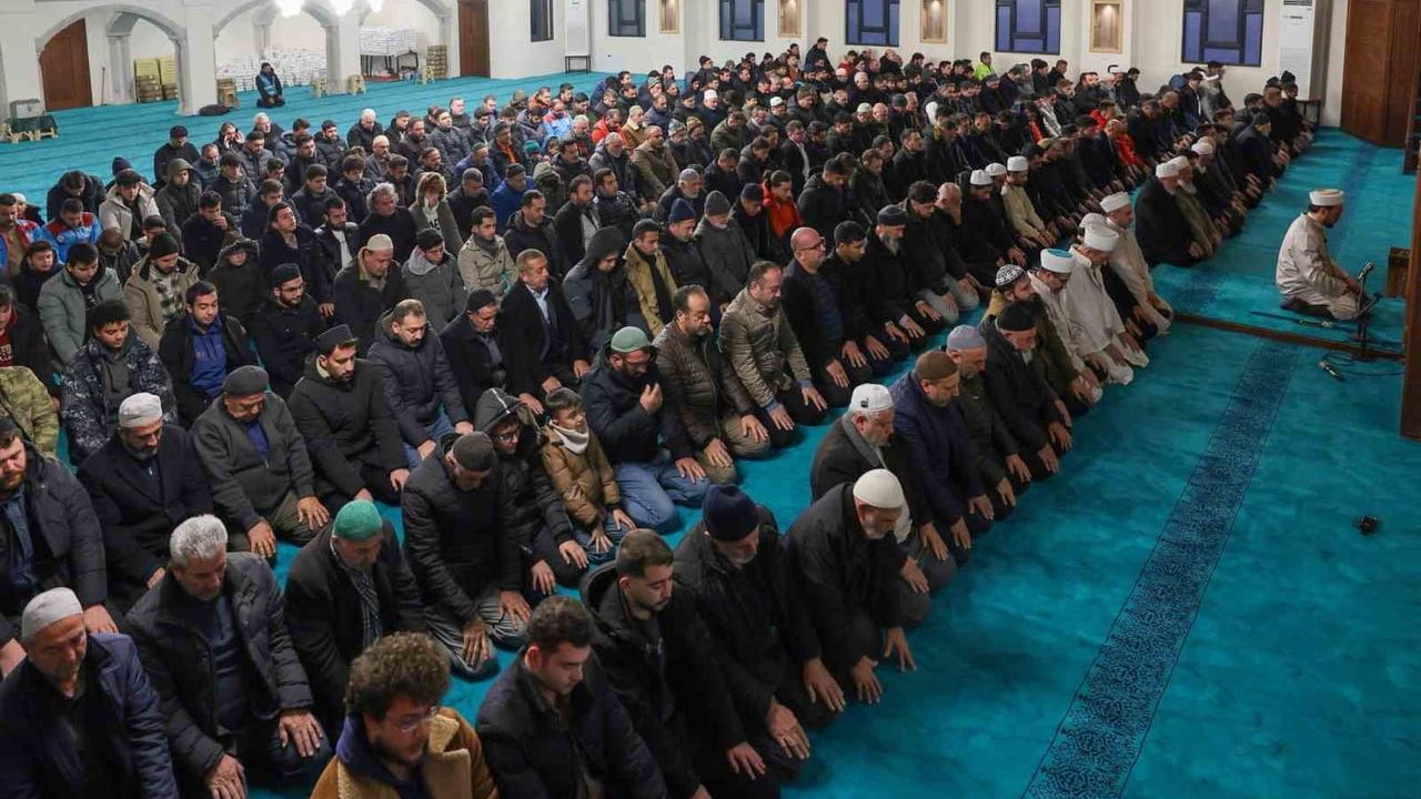 Erzincan'da Üç Aylar Başlangıcında Terzibaba Külliyesi'nde Sabah Namazı Programı