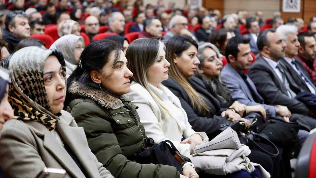 Erzincan Valisi Hamza Aydoğdu: Okullar yaşam merkezi olmalı, irfan rehberlikle kazanılır