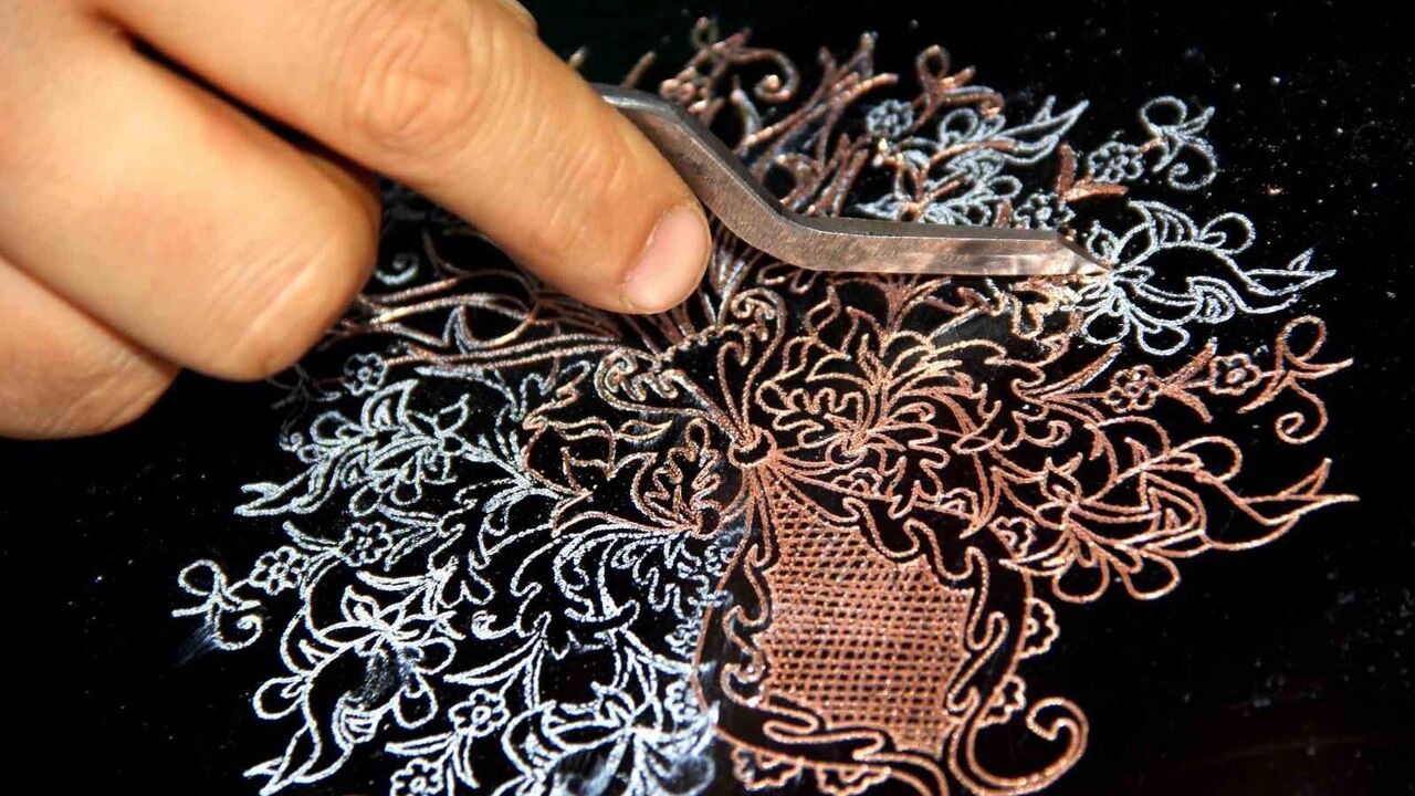 Erzincanlı kadınlar bakır işlemeciliğini geleceğe taşıyor