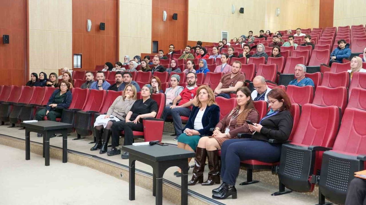 Erzurum Atatürk Üniversitesi'nde 'Neden ve Nasıl Beslemeliyiz?' Konferansı: Kritik Hasta Beslenmesinde Güncel Yaklaşımlar