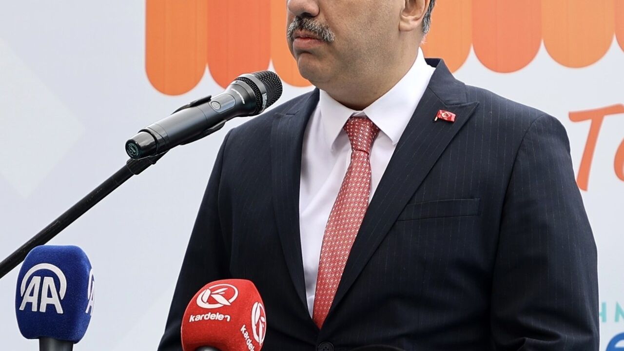 Erzurum Büyükşehir'den yeni adım: Vaniefendi'de 10. Halk Pazarı açıldı