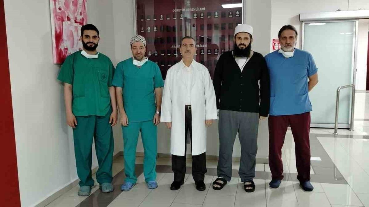 Erzurum'da 30 yaşındaki hastada yaklaşık 9 cm'lik nadir aort anevrizması ameliyatla tedavi edildi