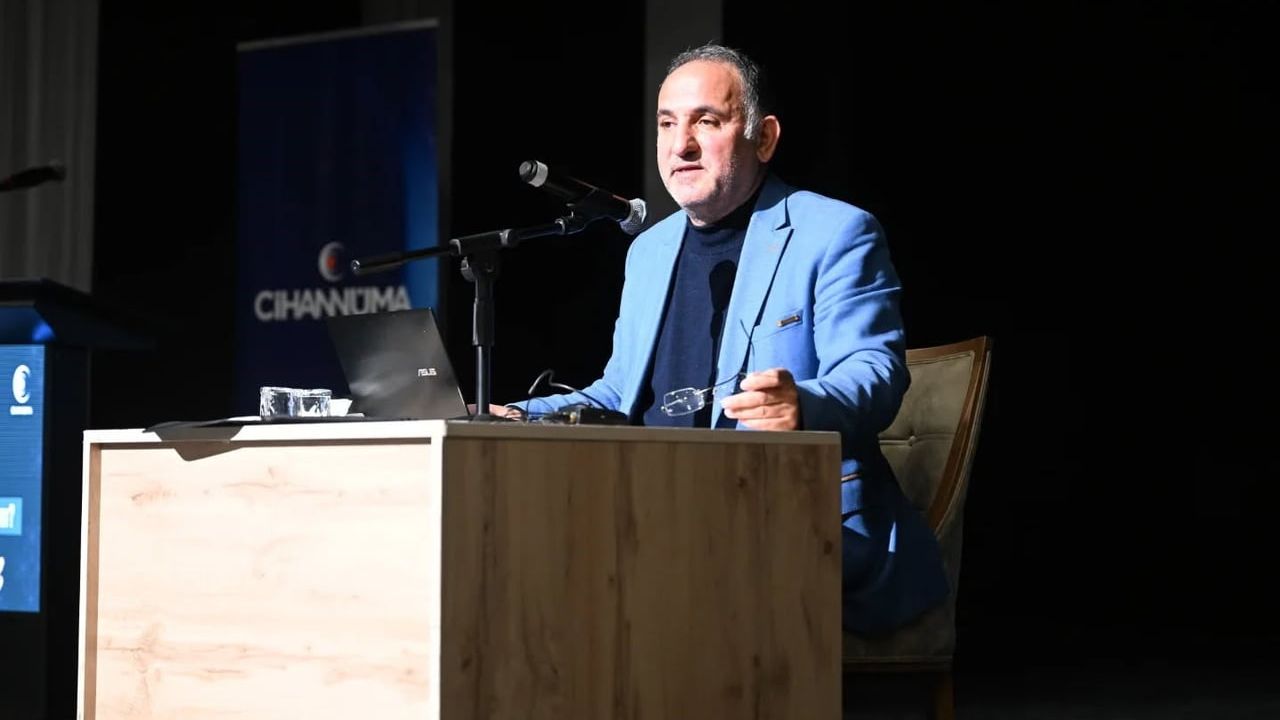 Erzurum'da Asrın İdrakine söyleşisi: İslam dünyasının insanlığa sunduğu değerler tartışıldı