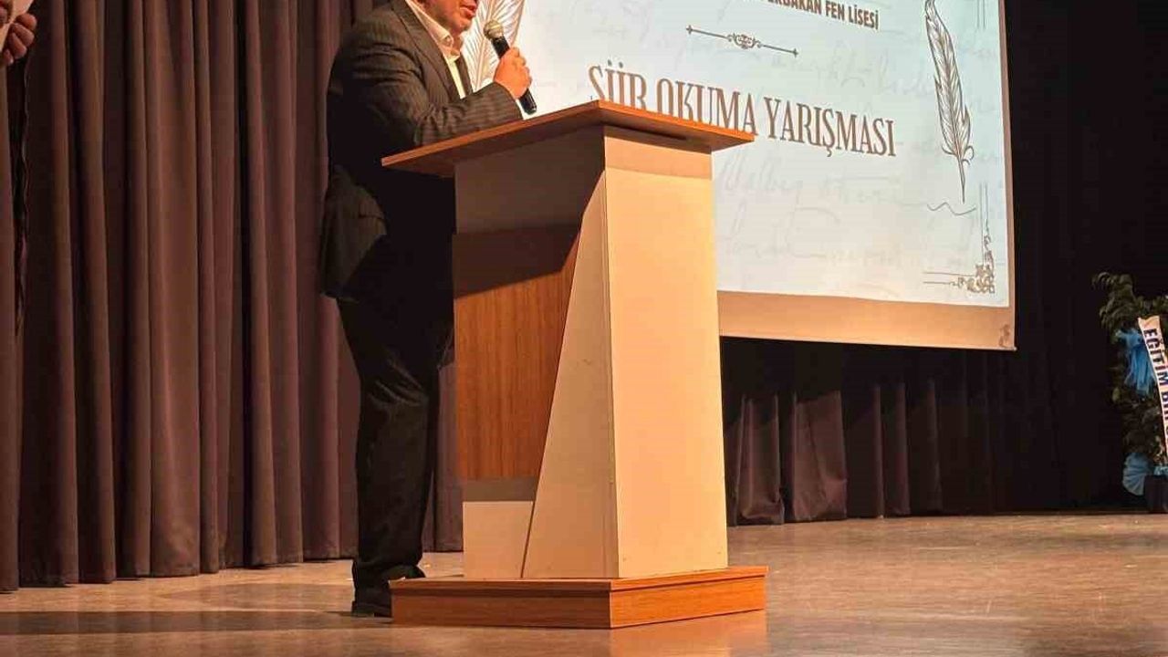 Erzurum'da 'Dilimizin Zenginlikleri' Kapsamında Şiir Okuma Yarışması Düzenlendi