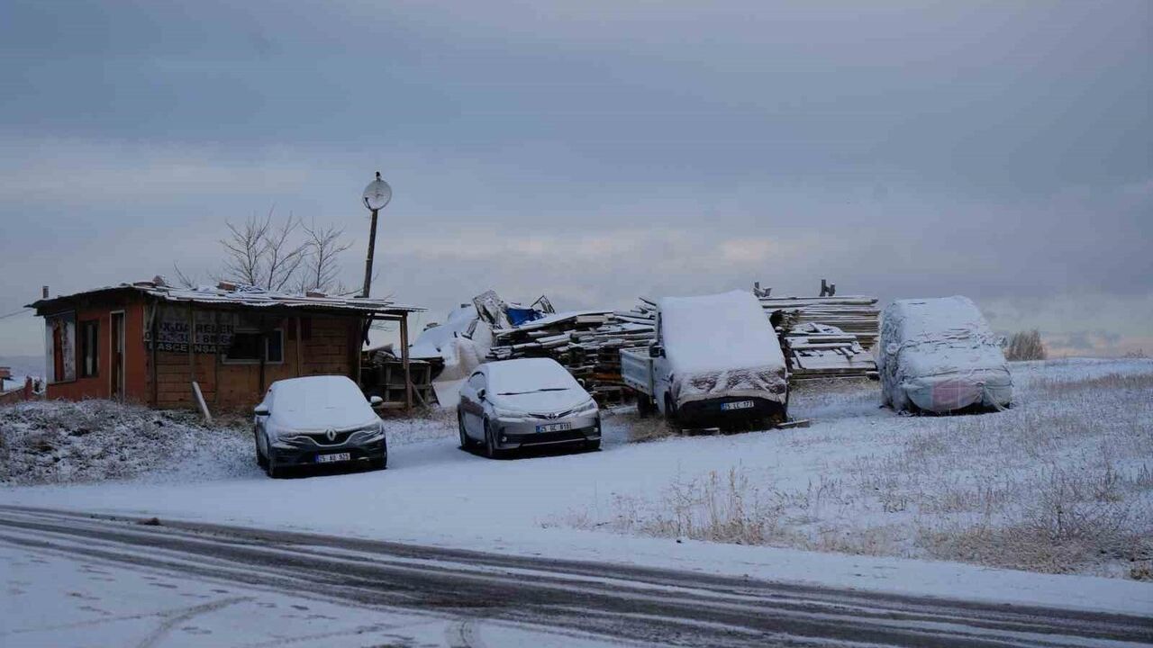Erzurum'da Gece Yağan Kar Kısa Sürede Dindi — 3 Gün Kar Beklenmiyor