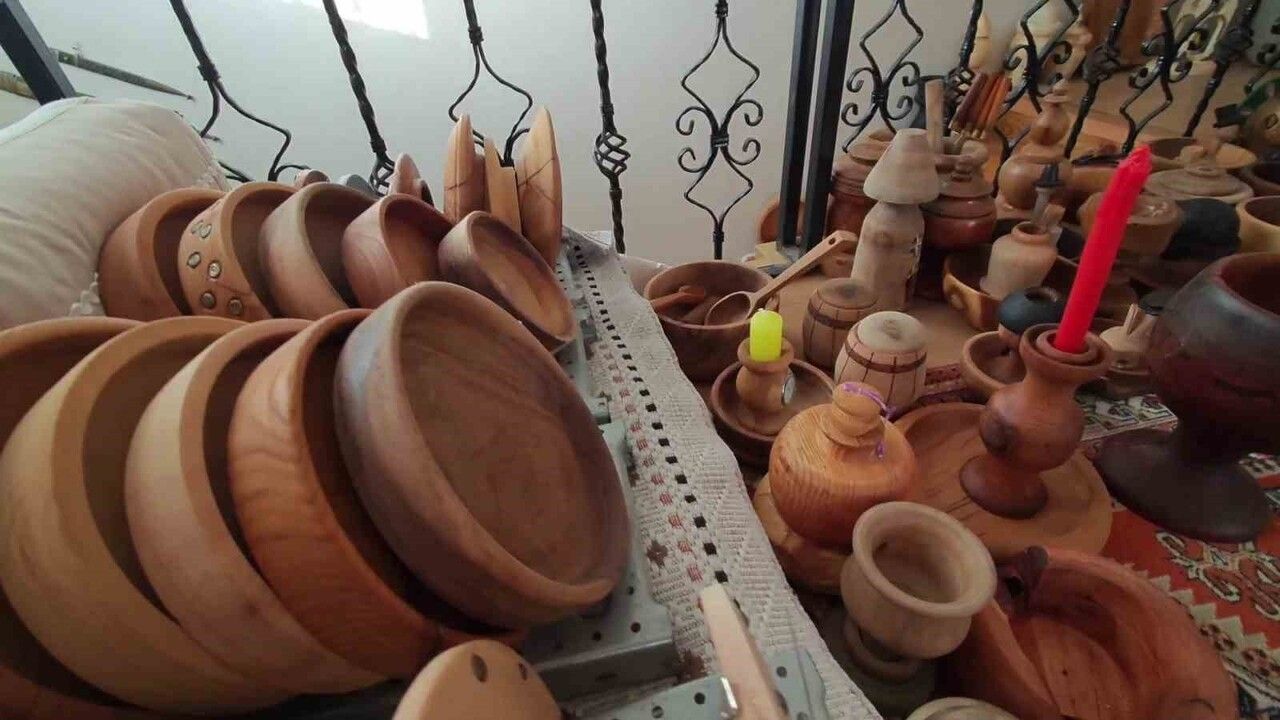 Erzurum’da geri dönüşüm ustası Abdulkadir Şimşek atıkları sanata dönüştürüyor